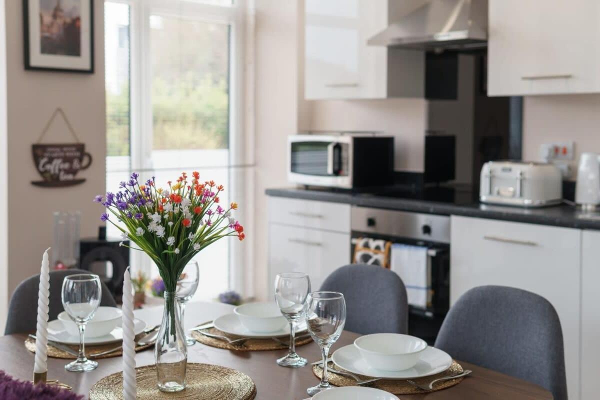 2 Bedroom Modern Apartment In Manchester Exterior foto