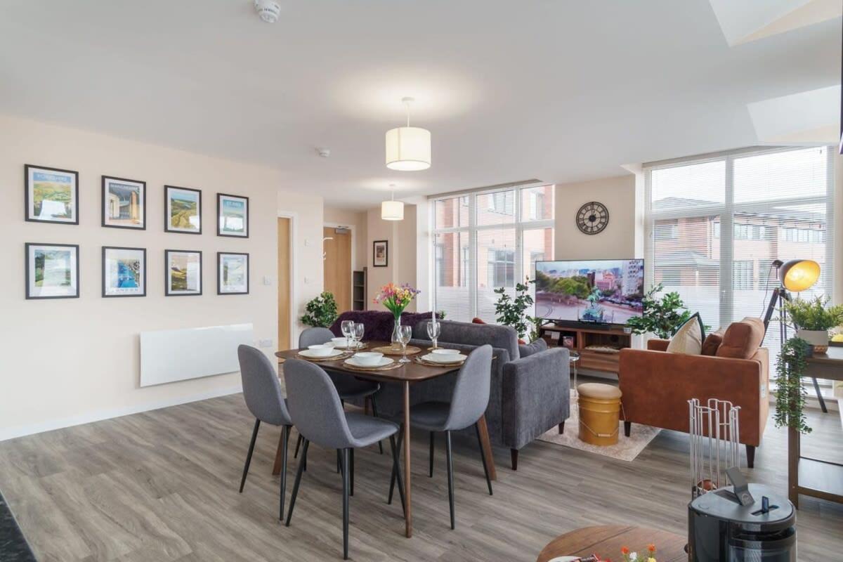 2 Bedroom Modern Apartment In Manchester Exterior foto